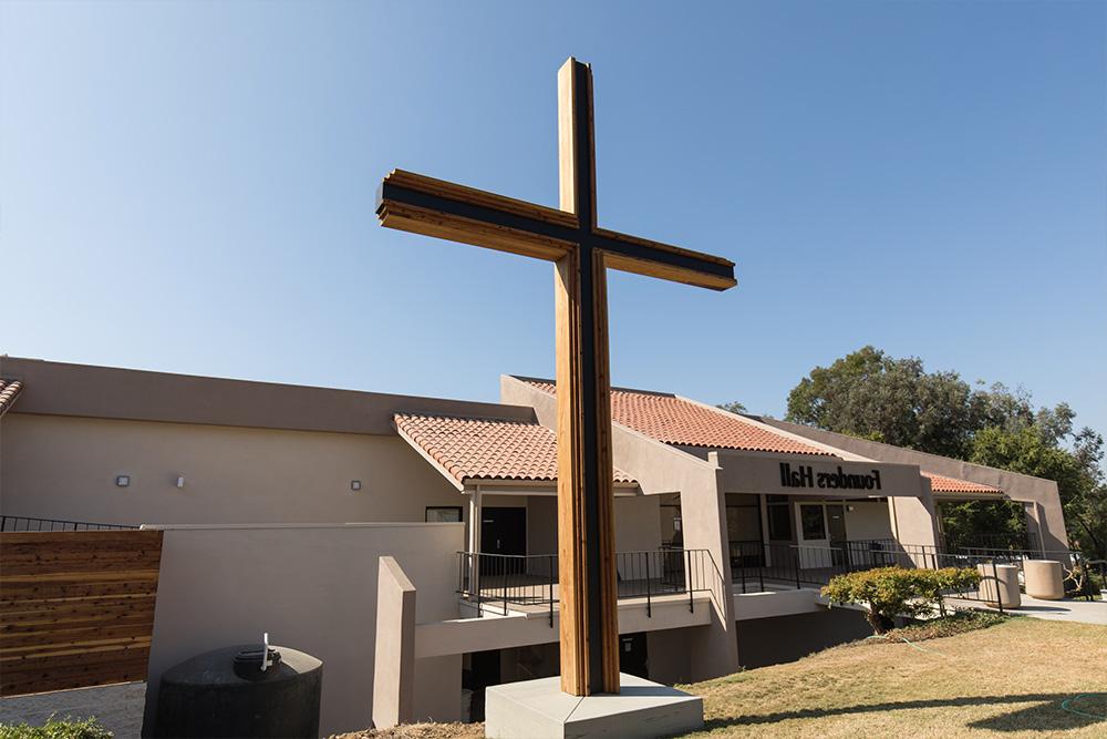A cross installed outside 创始人霍尔 in 2020 honors Concordia’s heritage of faith.